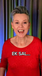 Ons ken haar as die klein 11 jarige dogtertjie wat in 1998 op Noot vir Noot  was... Hier is Suzanne Uys op 16 jarige ouderdom op die gewilde kyknet  program Liriekeraai in
