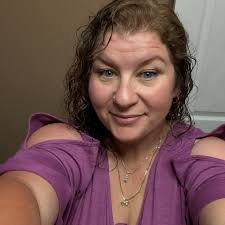 Just did a triple take 🧐 Riley Green