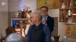 Bares für Rares": Detlev Kümmel dreht sich einmal um Horst Lichter |  STERN.de