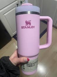 Left handed travel mug with small handle?