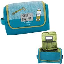 Pour suspendre la trousse facilement dans toutes les situations. Trousse De Toilette A Suspendre Pour Homme Monsieur Parfait Voyage Idee Cadeau Original Humoristique Garcon Dlp Derriere La Porte Bleu Bleu Vert Cdiscount Bagagerie Maroquinerie