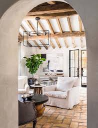 Dromhus Med Medelhavsstil Med Rustik Inredning I Arizona Oknen In 2020 Rustic Home Interiors Luxe Living Room Home Decor Styles