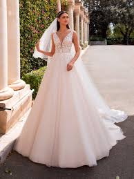 Diese designer und deren kollektionen findest du bei uns im store in berlin. Brautkleider Prinzessin Pronovias