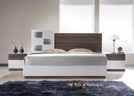 Contemporary bedroom set in white lacquer finish. Reggo Modern Bedroom Sets Contemporary Bedroom Sets