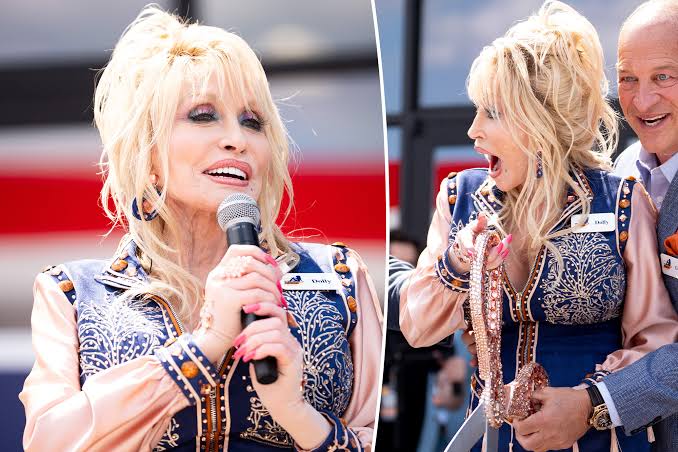 Happy' Dolly Parton was 'not in pain at all' in one of her final public  appearances 2 months before death
