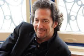 From Bill Bell to Arsenio Hall, pianist knows keys to life