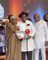 AARE DR DELE MOMODU（@delemomoduovation）的 Reels · 2025年3月27日