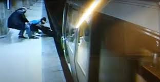 Crima de la metrou a băgat groază în călători. Mesajul RÄƒvÄƒsitor Al Lui DÄƒnuÅ£ Lupu Pentru Fiul SÄƒu DupÄƒ Ce RÄƒzvan A Salvat Fata Care S A Aruncat In FaÅ£a Metroului Antena Sport