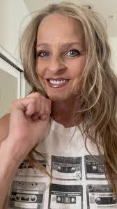 Renee Burke's Instagram, Twitter & Facebook