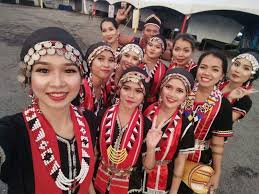 Amalan pemakaian kaum india berbeza antara etnik dan ras. Asal Usul Perkataan Bidayuh Kamek Miak Sarawak Sarawak News