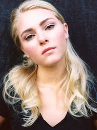 The CW Casts Young Carrie Bradshaw: AnnaSophia Robb