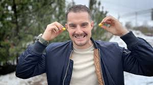 Öronproppar räddade Mark på ön under Robinson