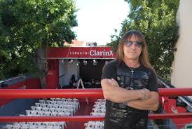 Barilari was involved with music from an early age as his uncle was executor of bandoneon and tango singer. Tango Folclore Rock Y Stand Up Para Disfrutar El Fin De Semana En El Conurbano