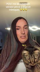 Mimi Ward's Instagram, Twitter & Facebook