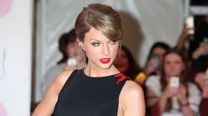 Taylor Swift compra domini porno a suo nome per tutelarsi | GQ Italia