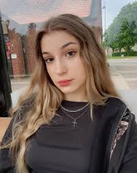 Hello everyone, We are Julia (21, from Poland) and Bori (22, from Hungary) 