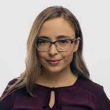 Ashley Traweek's Instagram, Twitter & Facebook