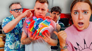 JEREMY NOUS A TRAHI ! IL A VOLÉ TOUS LES POP-IT DE LILY !