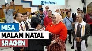 Namun, pengunjung taman doa ini tidak hanya berasal dari umat katolik. Video Misa Malam Natal Di Sragen Tribun Jateng