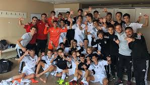 1,000 lisanslı beşiktaş şort, forma, konç, dizlik hediyemizdir. Besiktas Jimnastik Kulubu