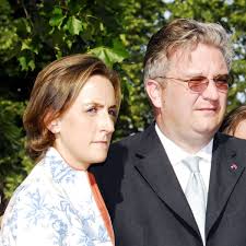 Princess diana's niece, 30, has married millionaire tycoon michael lewis, 62 in a lavish ceremony in rome. Lxiuirvtsshg1m