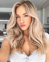 Amanda Zeran's Instagram, Twitter & Facebook