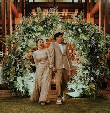 Gunakan gelas atau botol kaca bekas sebagai frame foto. Dekorasi Pernikahan Rustic Banyak Digemari 4 Artis Ini Pun Kepincut Okezone Lifestyle