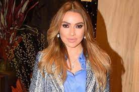 Hadise continued to release more successful singles, most notably the single milk chocolate girl. Hadise Verdrinkt In De Schulden Maar Leeft Nog Steeds Luxueus Metro Krant