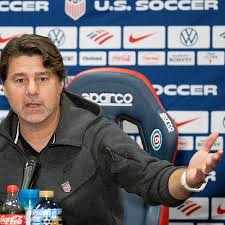 Técnico dos EUA reclama de sala de coletiva em estádio mais caro do mundo