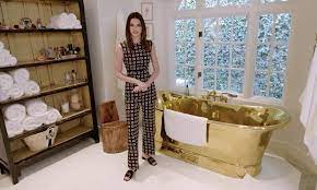 Video of seacrest on live with kelly and ryan retells the story of how he clogged jenner's bathroom. Kendall Jenner Shows Off Home Which Includes Gold Bathtub Daily Mail Online
