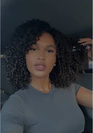 Transformación de Cabello Rizado: Antes y Después