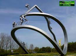 Décidément très active en ce début d'année, l'uci avait quillan tour de france 2021 est une nouvelle association qui a pour but d'aider la ville pour l'organisation de tour de france : Tour De France Monument Between Pau And Tarbes Highway A64 Aire Des Pyrenees Southwest France Ici La Nature Pictures