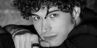 •nome giancarlo •cognome commare •età attuale 28 anni •data di nascita 29 dicembre 1981 •nazionalità italiana •profilo instagram @giancarlocommare •foto. Il Paradiso Delle Signore 4 Giancarlo Commare Sara Rocco Amato