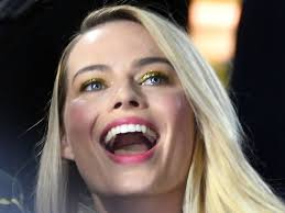 'suicide squad,' 'birds of prey' salaries. Margot Robbie S Make Up Artist Channelled Sunshine For Her 2021 Oscars Look Promifacts Uk