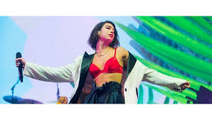 Şampiyonlar liginin unutulmaz spikeri ve star tv şampiyonlar li̇gi özel programının sevilen sunucusu sabri ugan, uzun süre sonra ilk kez konuştu. Dua Lipa Sampiyonlar Ligi Final Macinda Sahne Alacak Magazin Haberleri Ntv