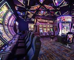 The Strat Hotel Casino And Skypod Debuts New Link Slot Lounge And First Phase Of Casino Remodel Venetian Hotel Las Vegas Las Vegas Tips Las Vegas Hotels