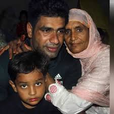 Pride of Pakistan 🇵🇰🤩 Arshad Nadeem with his beloved mother and son  #ArshadNadeem #olympics #olympics2024