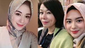Dan saya ingat, mereka mulai ingin merenovasi ruang sholat wanita di seoul central masjid. Adik Selebgram Korea Selatan Ayana Moon Jadi Muallaf Usianya Baru 16 Tahun Begini Sosoknya Tribunnews Com Mobile