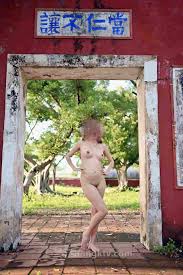 台湾熟女人妻孕妇『蕾丝』大肚野外露出自慰全裸与大自然亲密接触Taiwan mature woman wife pregnant woman  lace big belly exposed in the wild, masturbation, naked and  close