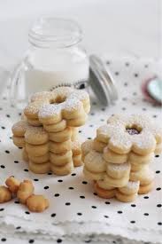 Si cucina sempre pensando a qualcuno, altrimenti stai solo preparando da mangiare! Biscotti Di Frolla Con Farina Di Semola E Crema Alle Nocciole Cappuccino Addicted