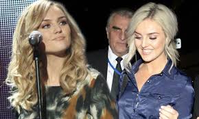 Little mix's perrie edwards constantly switches up her hair keeping fans on lookout for her next iconic look. Little Mix S Perrie Edwards Debuts Natural Honey Hair On Stage In Dublin Daily Mail Online