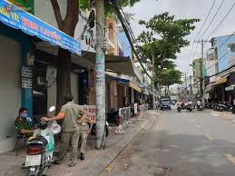 Qua điều tra sơ bộ, 3 ca nghi nhiễm này cùng một gia đình gồm ba mẹ và con gái, cư trú tại phường tây thạnh, quận tân phú. Phong Tá»a 3 CÄƒn Nha á»Ÿ Quáº­n Tan Phu Vi Má»™t TrÆ°á»ng Há»£p Lien Quan Ä'áº¿n Bn436