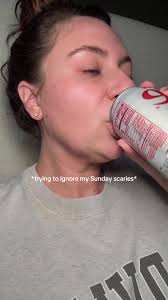 Buttered noodles + a CRISP Diet Coke is my comfort meal. #sundayscari...