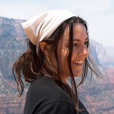 Meredith Mansfield's Instagram, Twitter & Facebook