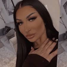 avery lyons (@avelyons)