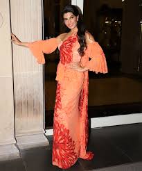 Jacqueline Fernandez Twirls In Orange And Red Kandyan Saree For Sri Lanka Tourism Event Masala Com