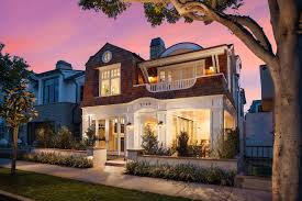 In fact, year after year, these cape cod style houses have gained more admires. Cape Cod California Beach House With Blue And White Interiors Home Bunch Interior Design Ideas