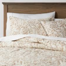 Additionally, it is blooming with brilliant shades of emerald, pink, eggplant, and persimmon. Eggplant Neutral Bedding Target