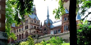 Zahnradbahn reptilienzoo das siebengebirge schloss drachenburg. Ferienwohnung Suite Sud