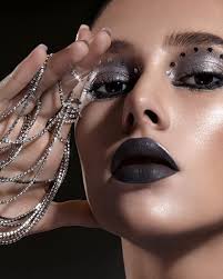 Brilliant Beauty Makeupartist Sanduiuliana Beautyforlifeacademy Editorial Makeup Trends 2019 Accesorios Zara Pigmen Beauty Makeup Makeup Academy